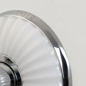 Tiger Toiletrolhouder Ivy Chroom/wit Met Klep 5 Tiger Toiletrolhouder Ivy Chroom/wit Met Klep - Afbeelding 3